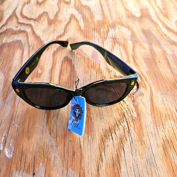 Kleo Stylish Black Sunglasses - Picture 7 of 16